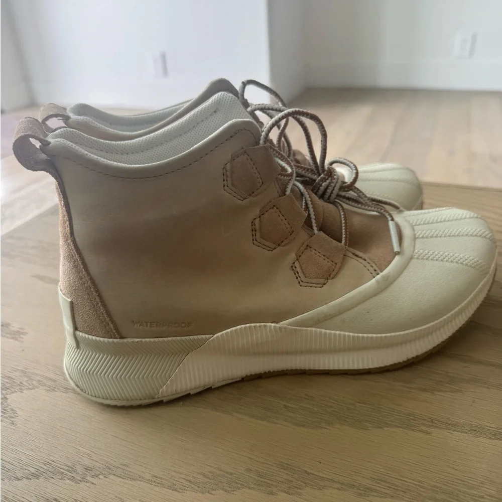 Sorel Out N About IV Classic WP Women's Casual Boots, Ceramic/Honey White, W9.5
